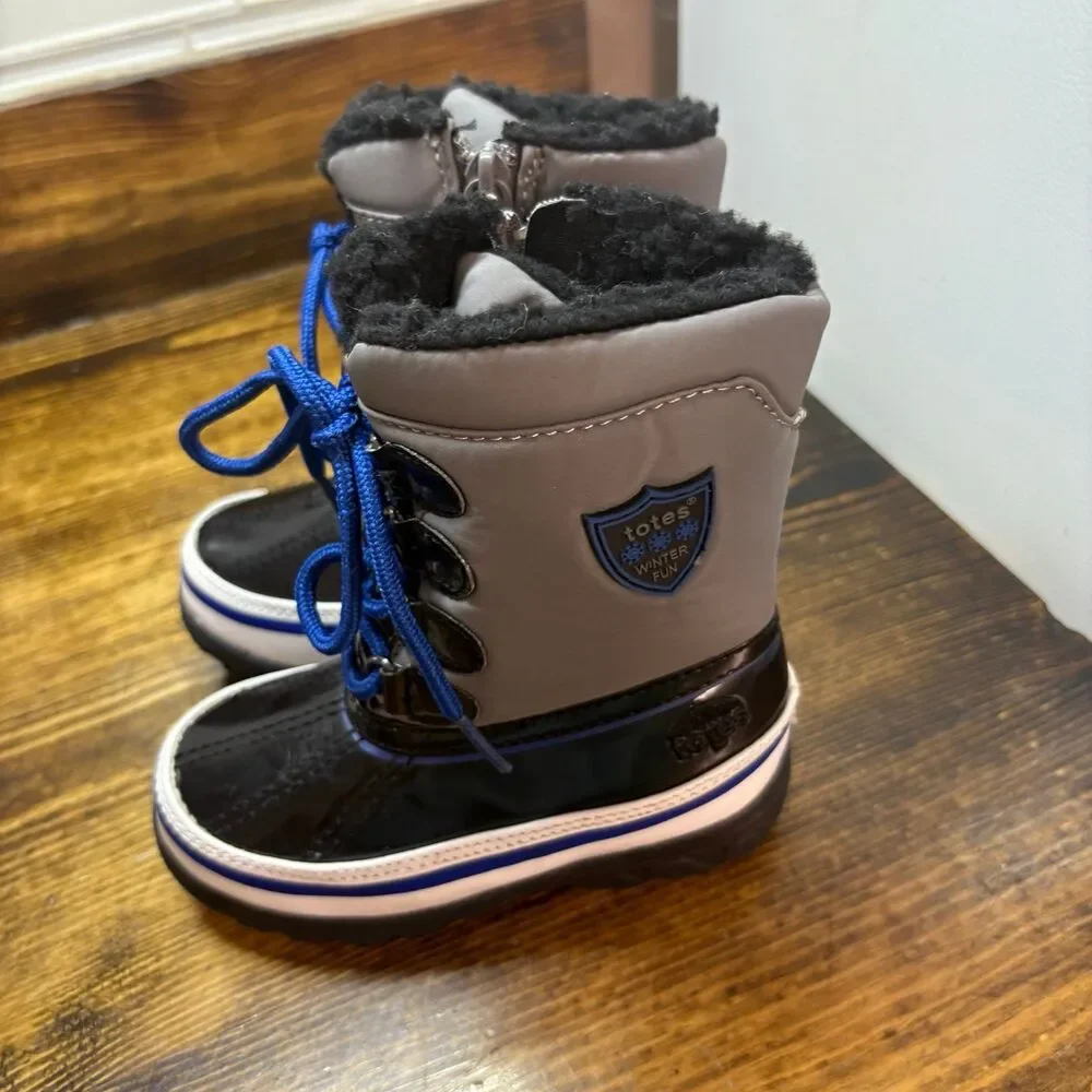 Totes Gray And Black Snow Boots Size 8